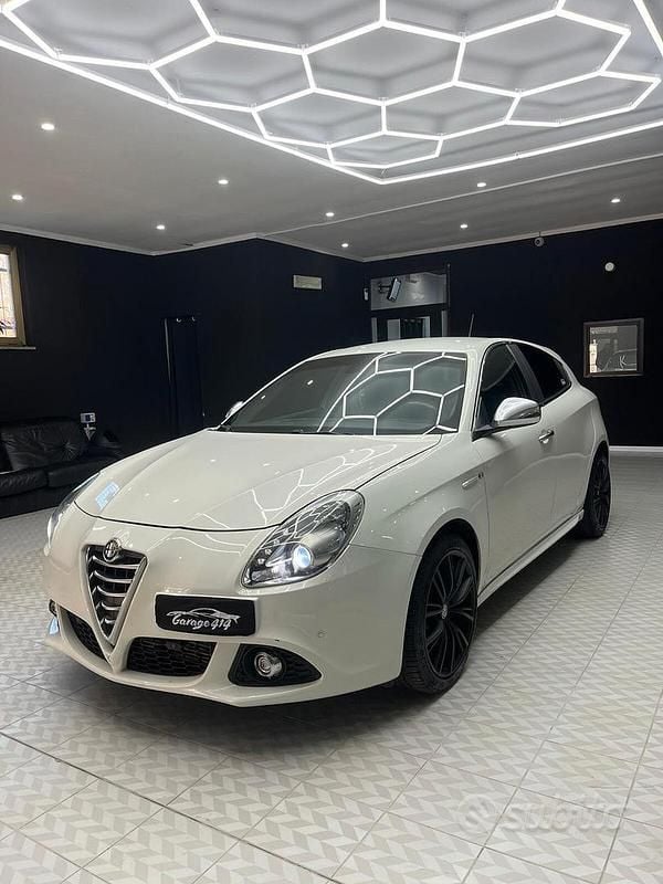 Usata Alfa Romeo Giulietta Distinctive 175 CV (128 kW) 2014 Bianco Berlina