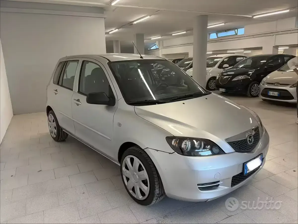 Usata Mazda 2 68 CV (50 kW) 2007 Grigio Utilitaria