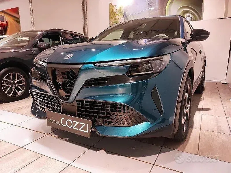 Nuova Alfa Romeo GT Junior Edizione Speciale 136 CV (100 kW) 2025 Blu SUV
