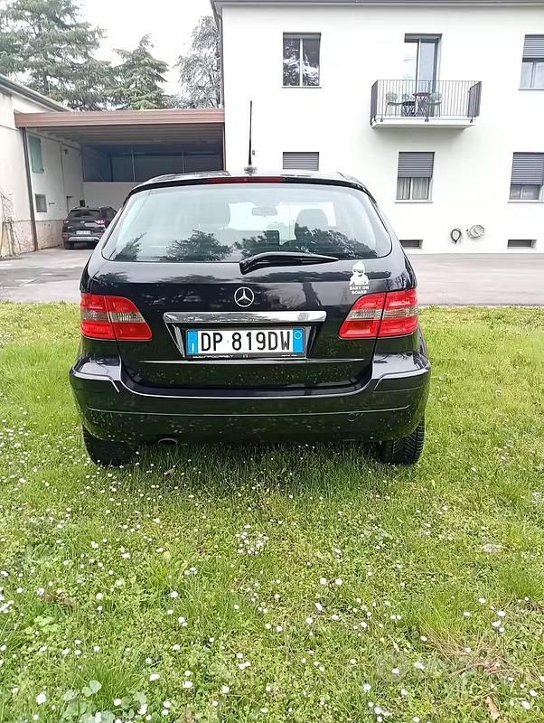 Usata Mercedes B150 95 CV (69 kW) 2008 Nero Monovolume