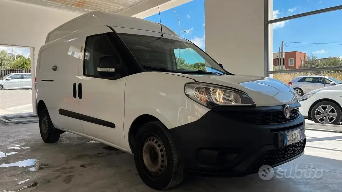 Usata Fiat Doblò 105 CV (77 kW) 2021 Bianco Monovolume