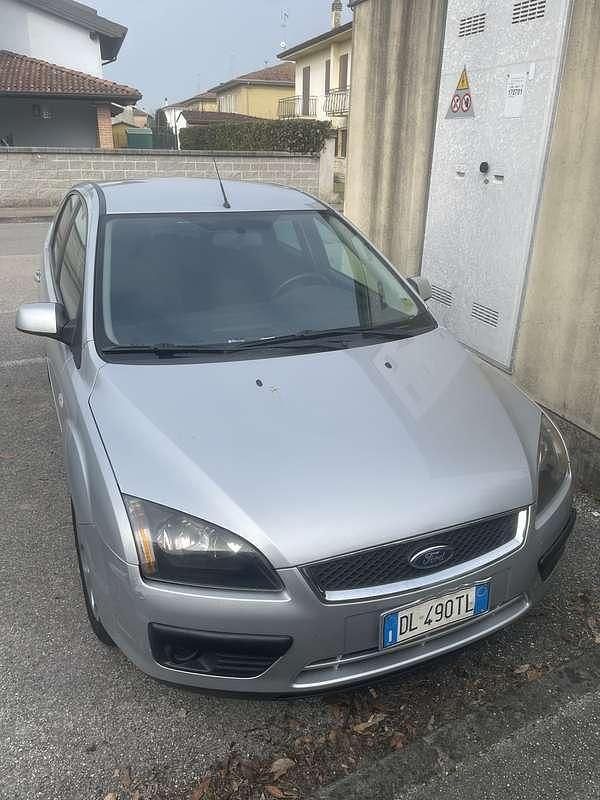Usata Ford Focus 110 CV (80 kW) 2007 Argento Berlina