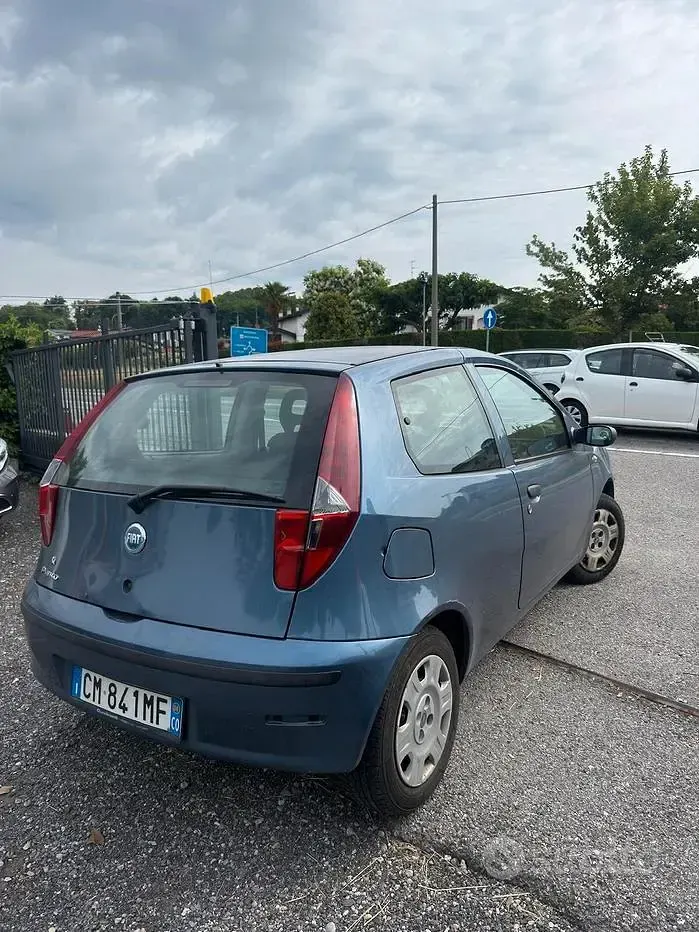 Usata Fiat Punto Dynamic 60 CV (44 kW) 2004 Blu Utilitaria
