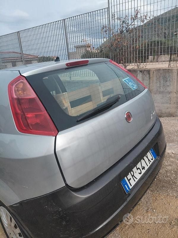 Usata Fiat Punto 80 CV (58 kW) 2018 Grigio Utilitaria