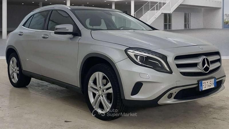 Usata Mercedes GLA200 Premium 156 CV (114 kW) 2016 Argento SUV