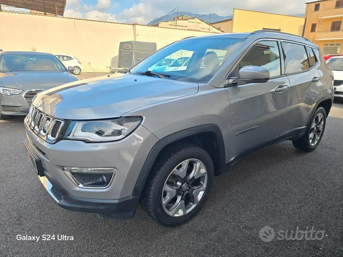Käytetty Jeep Compass Limited 170 HP (125 kW) 2021 Harmaa Katumaasturi