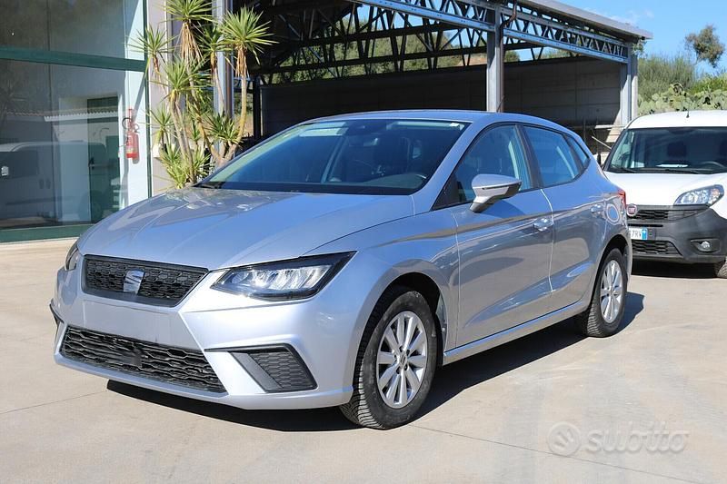 Grigio Usata 2022 Seat Ibiza Style Tre volumi | 14.500 € (Cara) - Immagine 1/4