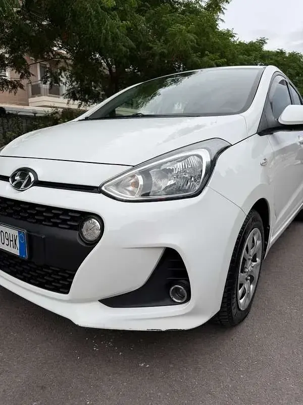 Usata Hyundai i10 69 CV (50 kW) 2018 Bianco Utilitaria