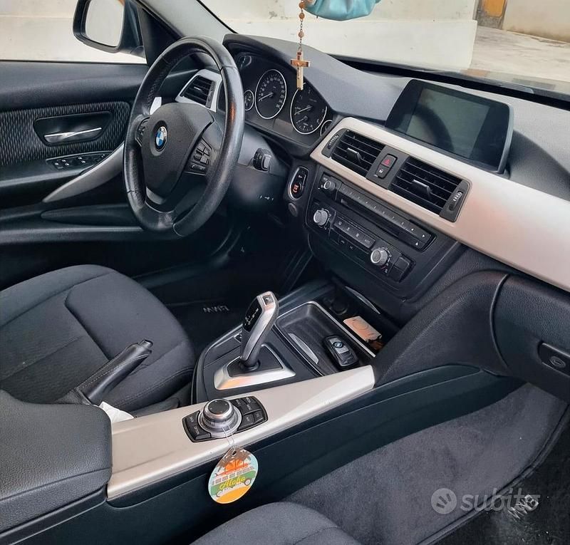 Begagnad BMW 318 Efficient Dynamics 143 HK (105 kW) 2014 Grå Sedan