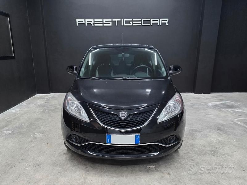 Usata Lancia Ypsilon Silver 69 CV (50 kW) 2017 Nero Utilitaria