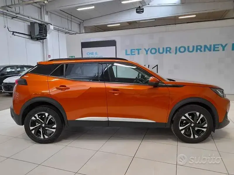 Usata Peugeot 2008 Allure 110 CV (80 kW) 2021 Giallo SUV