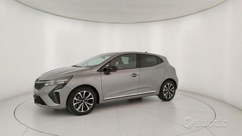 Begagnad Renault Clio V Techno 91 HK (66 kW) 2024 Grå Sedan
