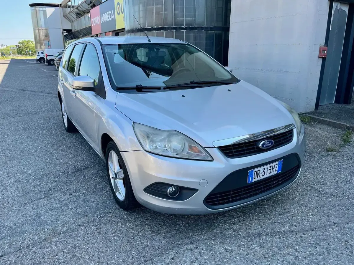 Usata Ford Focus Titanium 90 CV (66 kW) 2008 Argento Berlina