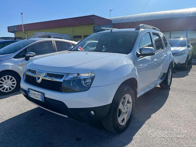 Bianco Usata 2011 Dacia Duster Lauréate SUV | 8900 € (Cara) - Immagine 1/4