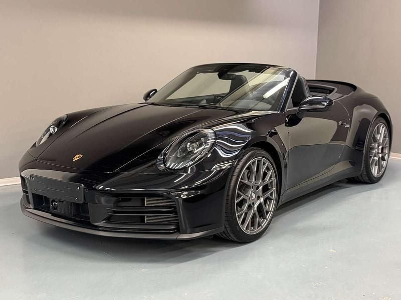 Usata Porsche 911 Carrera Cabriolet 394 CV (289 kW) 2025 Nero jet metallizzato Cabrio