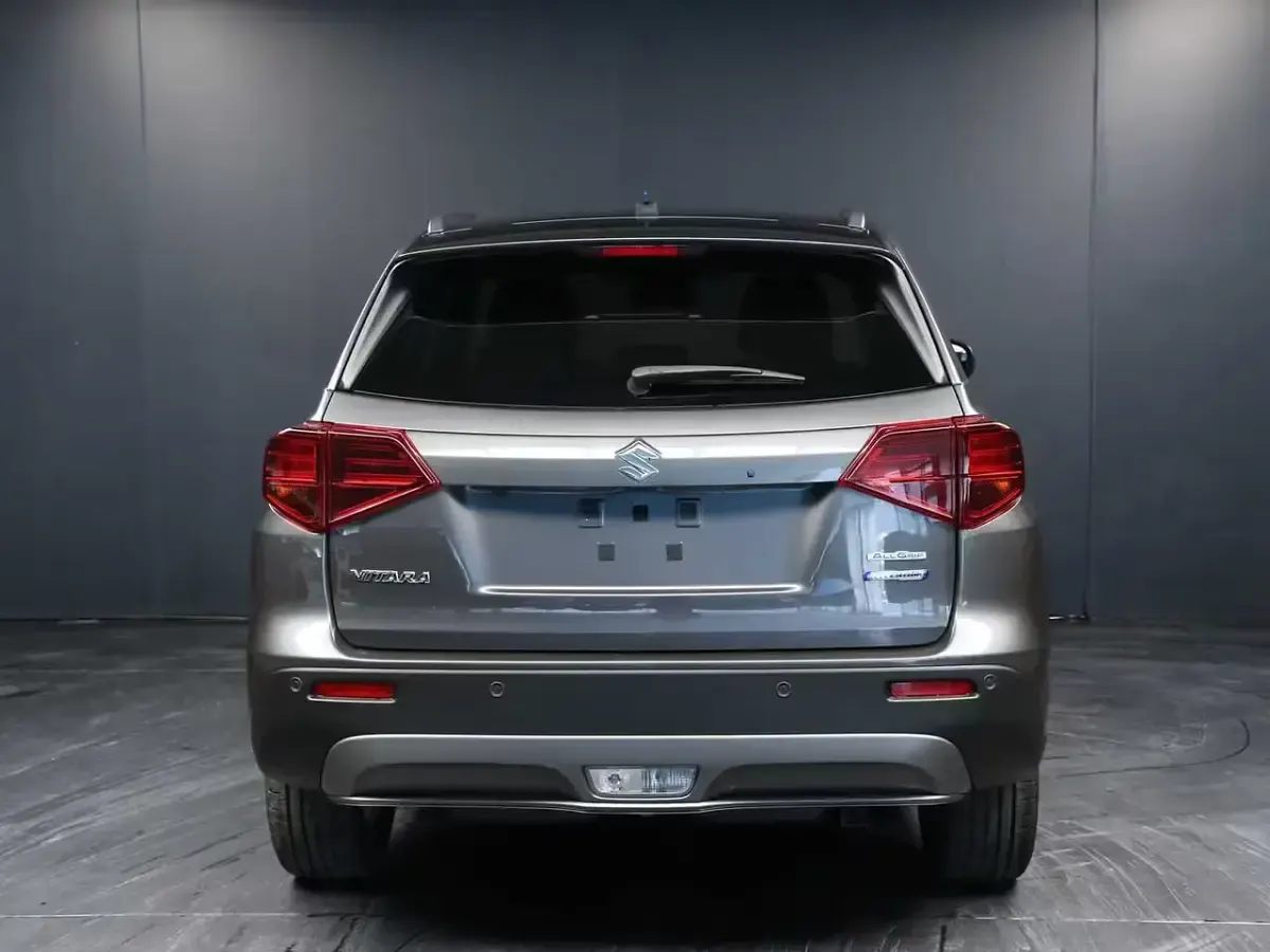 Nuova Suzuki Vitara 110 CV (80 kW) 2026 Grigio SUV