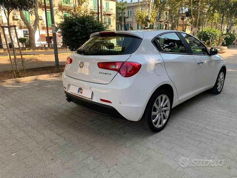 Usata Alfa Romeo Giulietta Super 120 CV (88 kW) 2017 Bianco Berlina