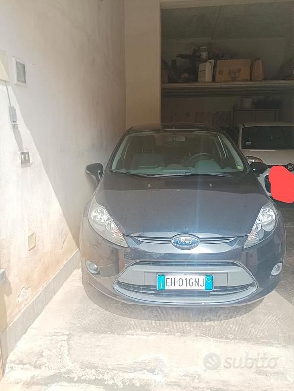Usata Ford Fiesta 70 CV (51 kW) 2011 Nero Berlina