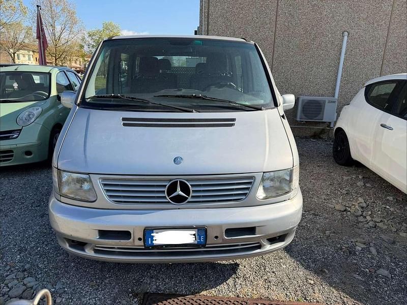Usata Mercedes V220 122 CV (89 kW) 2002 Argento Monovolume