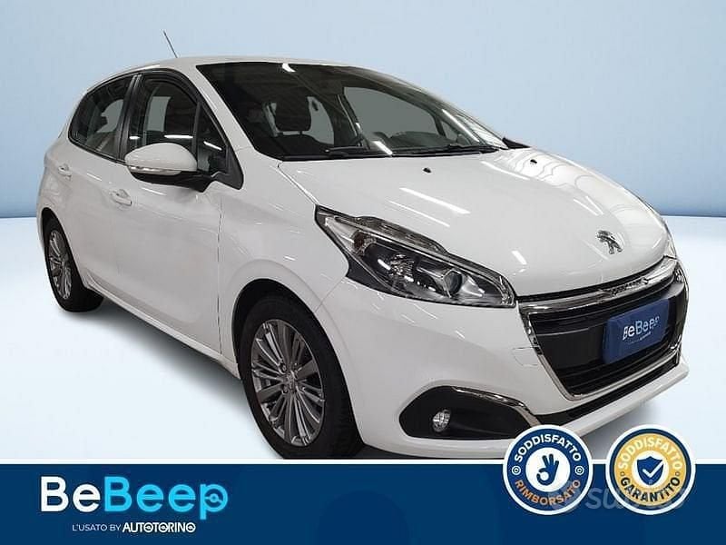 Usata Peugeot 208 Active 82 CV (60 kW) 2018 Bianco pastello Utilitaria