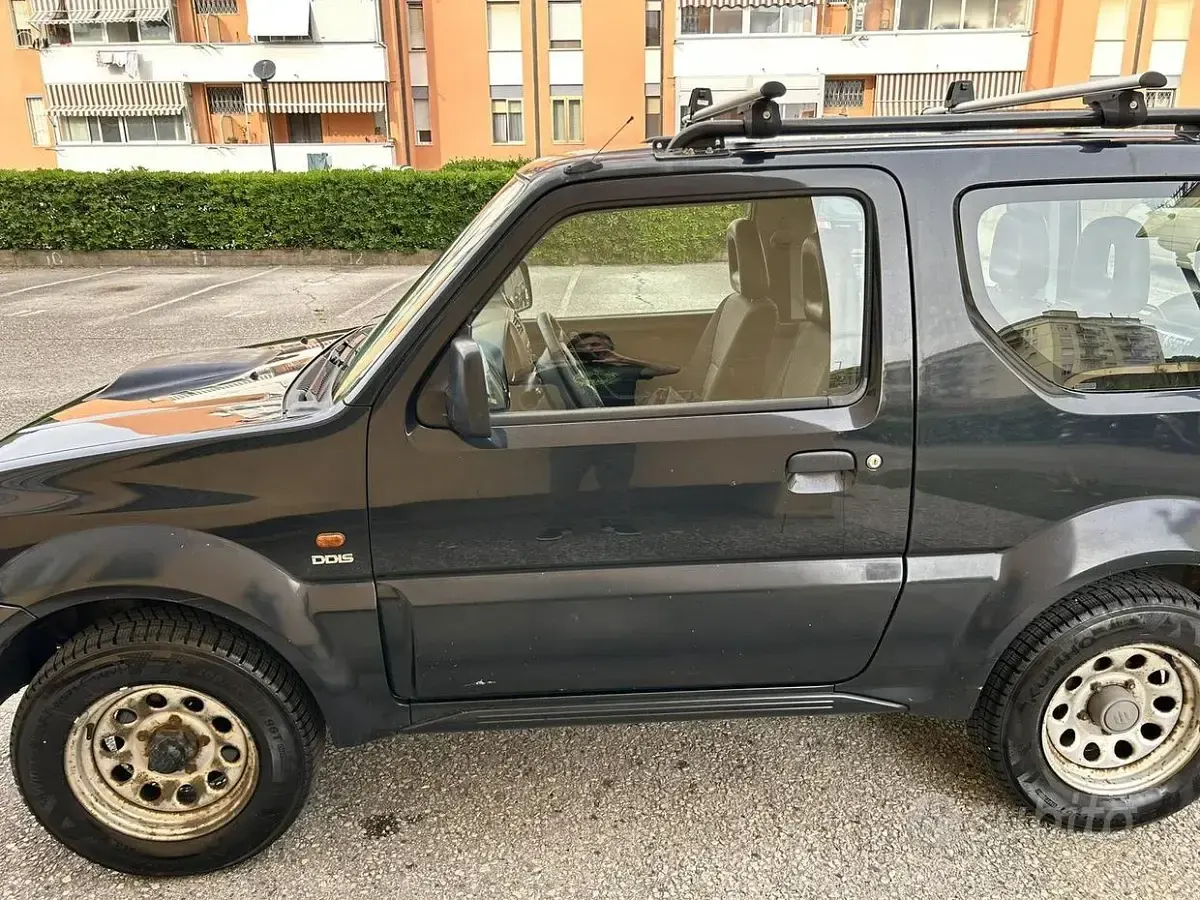 Usata Suzuki Jimny 65 CV (47 kW) 2005 Nero SUV