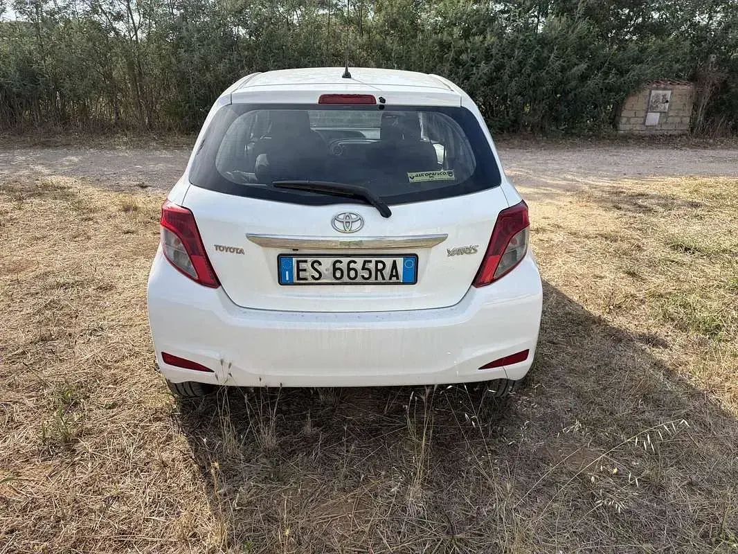 Usata Toyota Yaris Lounge 69 CV (50 kW) 2013 Utilitaria