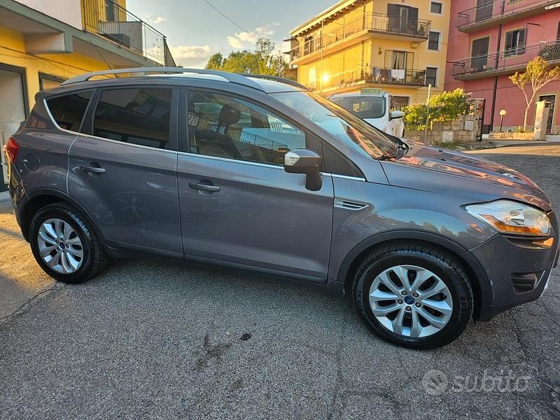 Begagnad Ford Kuga Titanium 163 HK (119 kW) 2012 Grå SUV