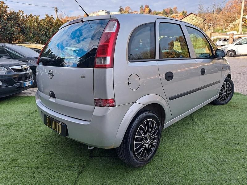 Usata Opel Meriva 101 CV (74 kW) 2003 Argento Monovolume