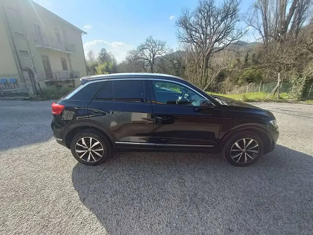 Usata VW T-Roc Style 116 CV (85 kW) 2019 Nero SUV
