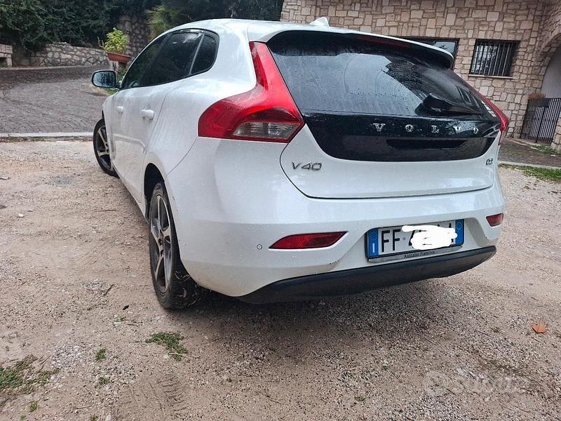 Usata Volvo V40 115 CV (84 kW) 2016 Bianco Station wagon