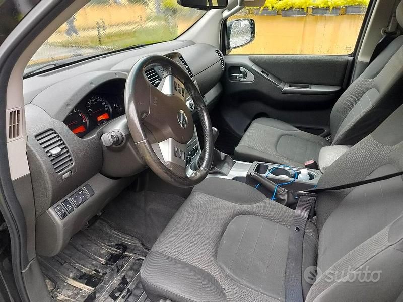 Usata Nissan Navara 190 CV (139 kW) 2014 Nero Pick-up