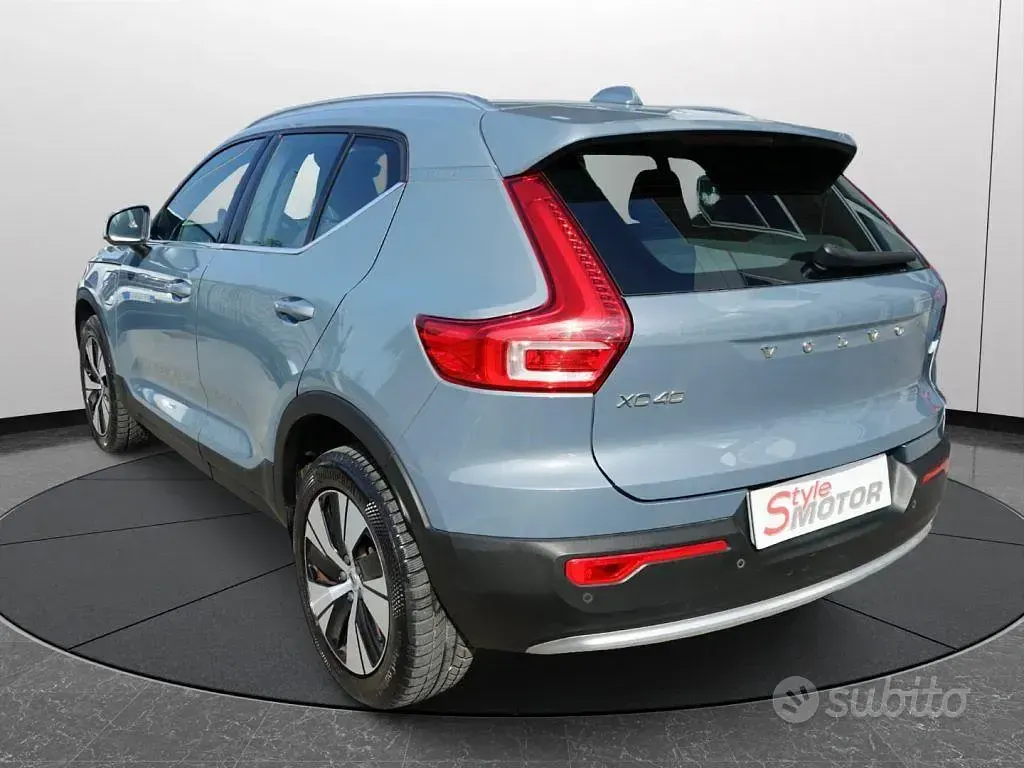 Usata Volvo XC40 Core 179 CV (131 kW) 2022 Grigio SUV