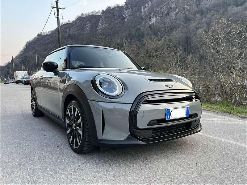 Usata Mini Cooper SE 75 kW (102 CV) 2021 Grigio Utilitaria