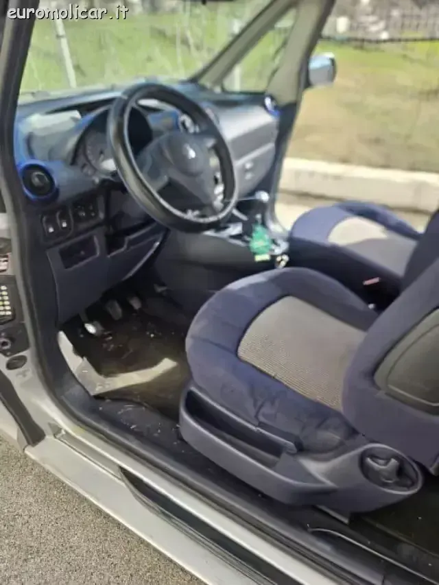 Usata Peugeot 1007 68 CV (50 kW) 2005 Argento Monovolume