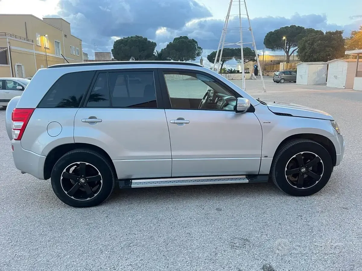 Usata Suzuki Grand Vitara 129 CV (94 kW) 2010 Marrone SUV