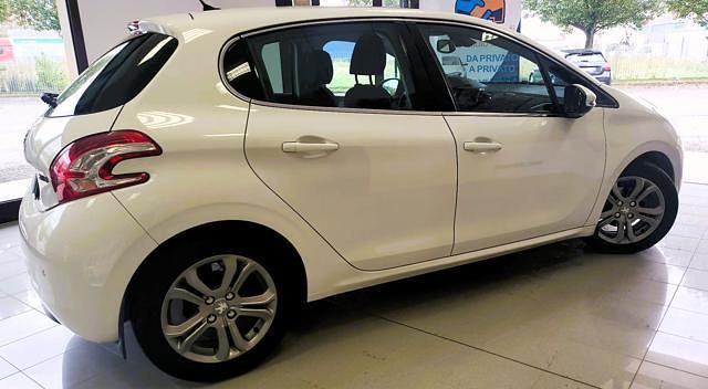 Usata Peugeot 208 Allure 82 CV (60 kW) 2015 Bianco Utilitaria
