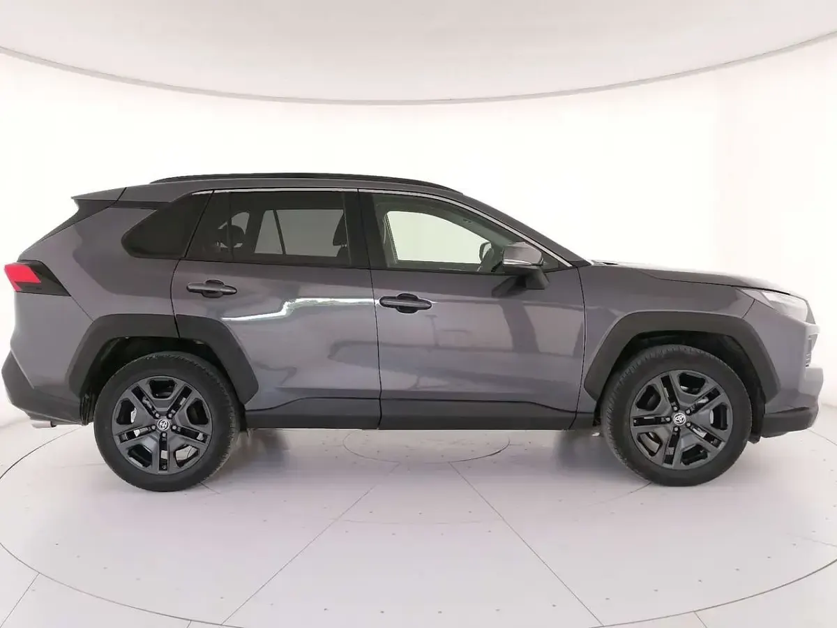 Usata Toyota RAV4 Hybrid 222 CV (163 kW) 2022 Grigio SUV