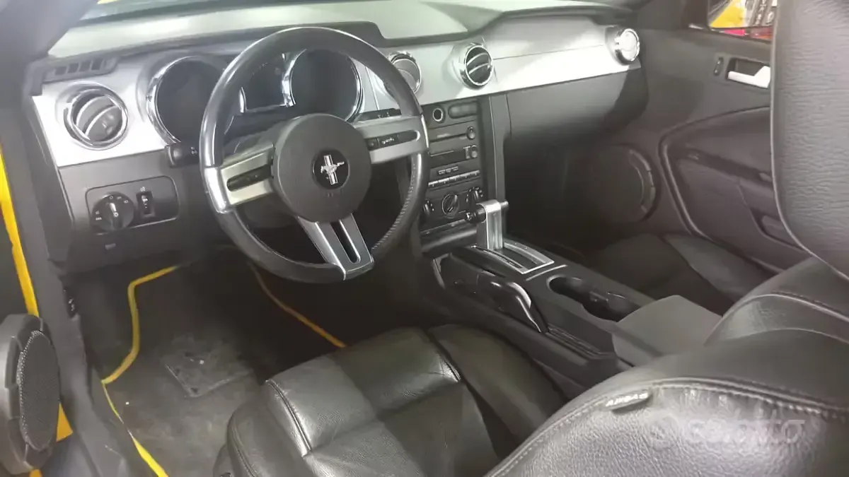 Usata Ford Mustang 212 CV (155 kW) 2006 Giallo Berlina