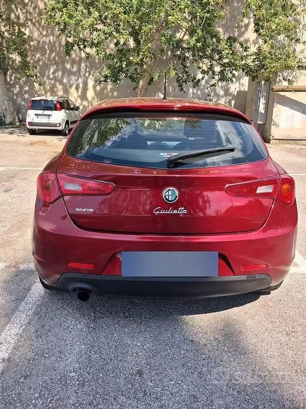 Second-hand Alfa Romeo Giulietta 105 CP (77 kW) 2012 Hatchback