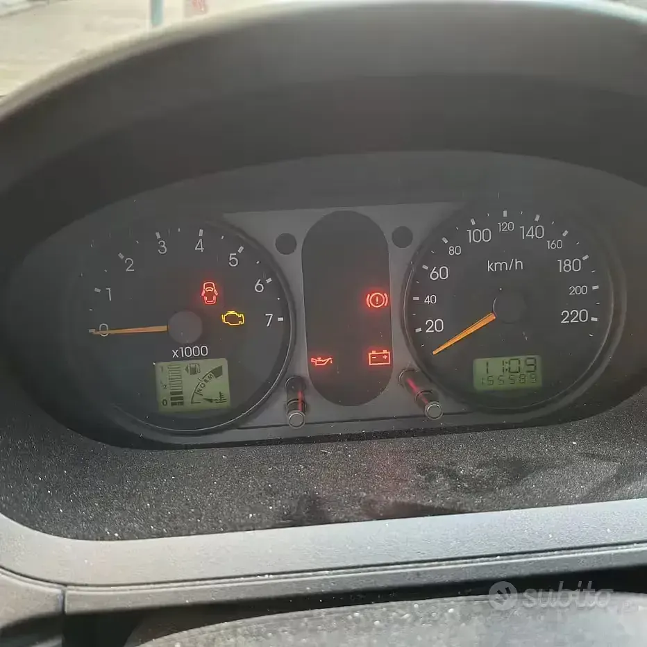 Usata Ford Fiesta 80 CV (58 kW) 2002 Grigio Utilitaria