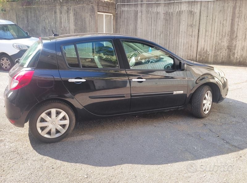 Usata Renault Clio II 75 CV (55 kW) 2009 Nero Utilitaria