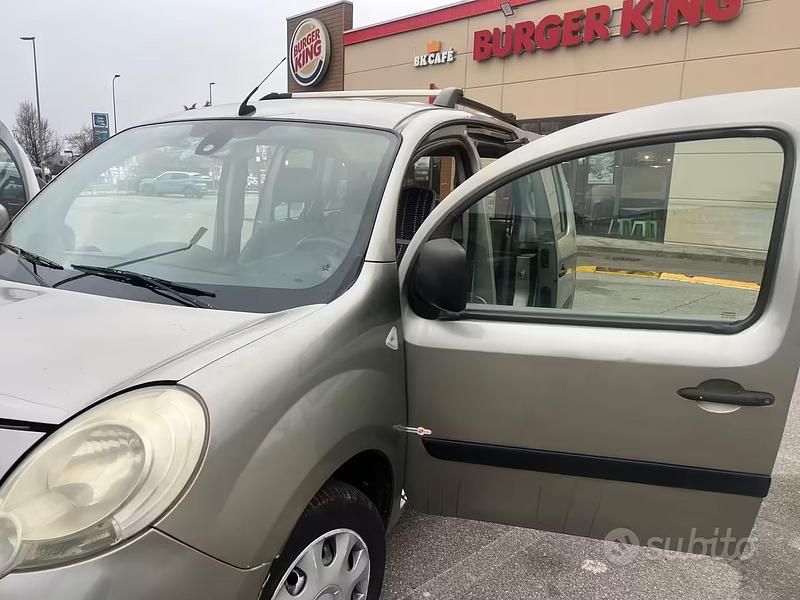 Usata Renault Kangoo 105 CV (77 kW) 2011 Grigio Monovolume