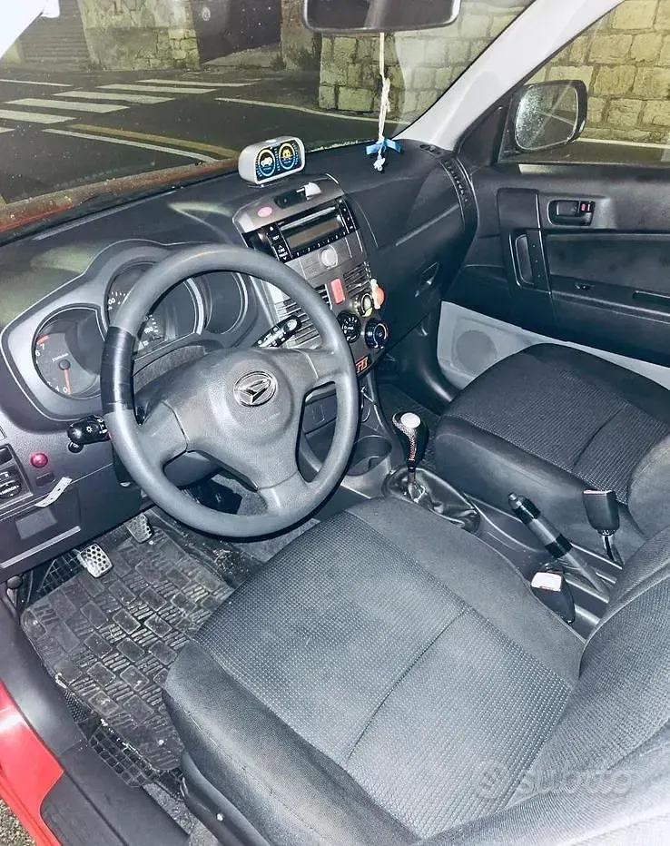 Usata Daihatsu Terios 86 CV (63 kW) 2026 Rosso SUV