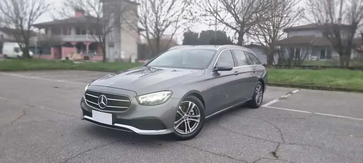 Usata Mercedes E200 Premium 160 CV (117 kW) 2021 Grigio Station wagon