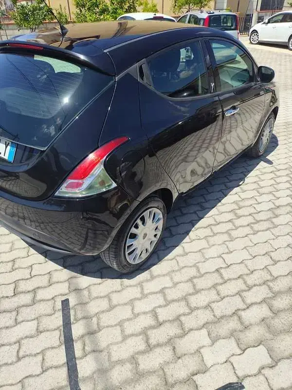Usata Lancia Ypsilon Gold 69 CV (50 kW) 2014 Utilitaria