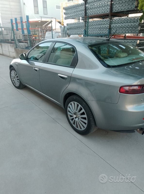 Marrone Usata 2006 Alfa Romeo 159 Tre volumi | 1100 € (Ottimo prezzo) - Immagine 1/4