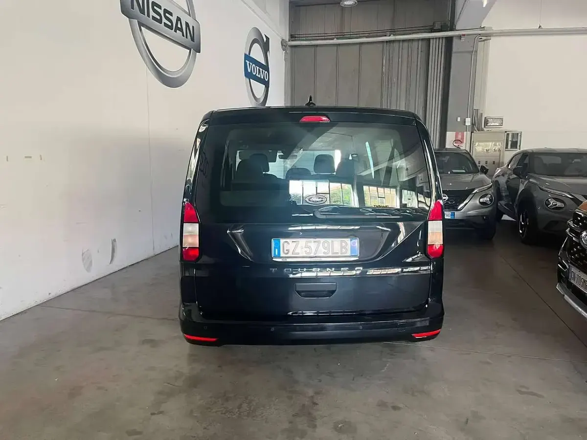 Usata Ford Tourneo 102 CV (75 kW) 2025 Nero Monovolume