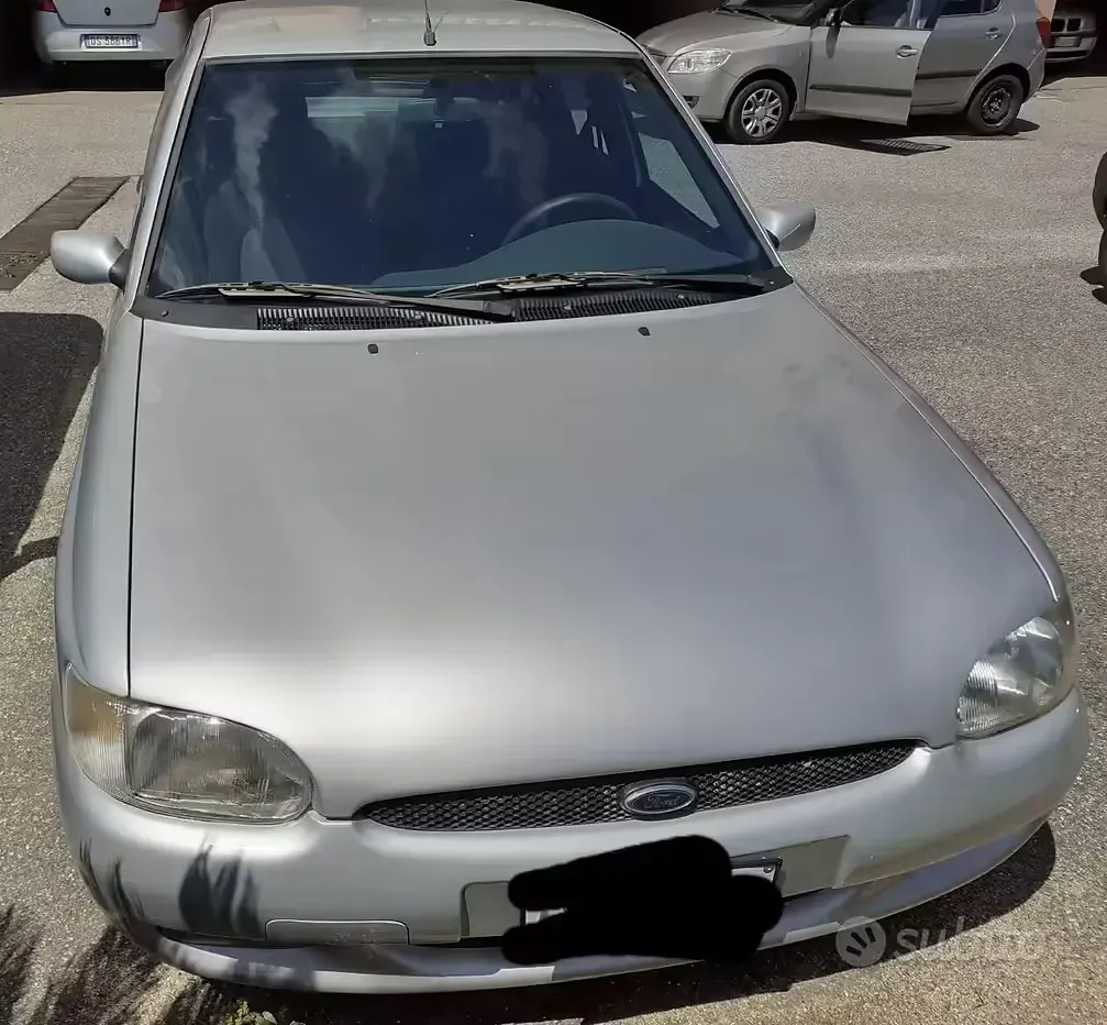Usata Ford Escort Ghia 88 CV (64 kW) 1997 Grigio Berlina