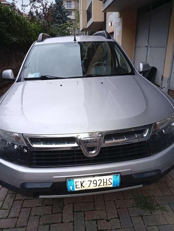 Usata Dacia Duster Lauréate 105 CV (77 kW) 2011 Grigio Station wagon