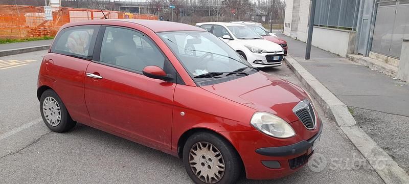 Usata Lancia Ypsilon 80 CV (58 kW) 2004 Rosso Utilitaria